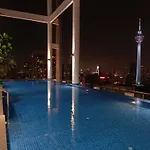 C17B Modern Balcony Infinity Pool Klcc View
