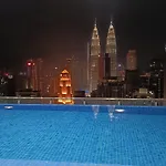 C17B Modern Balcony Infinity Pool Klcc View