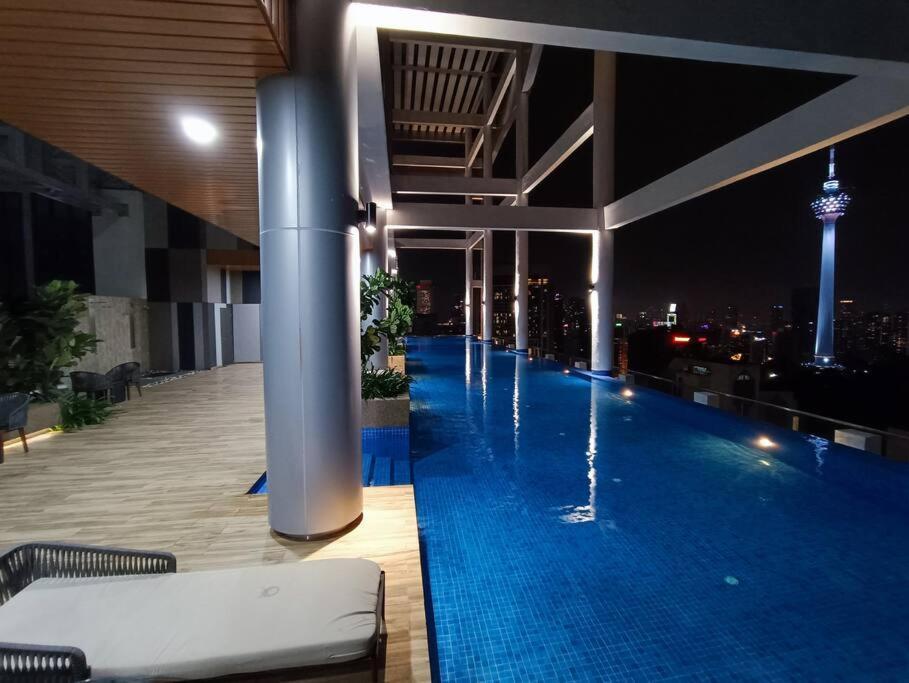 C17b Modern Balcony Infinity Pool Klcc View * Kuala Lumpur
