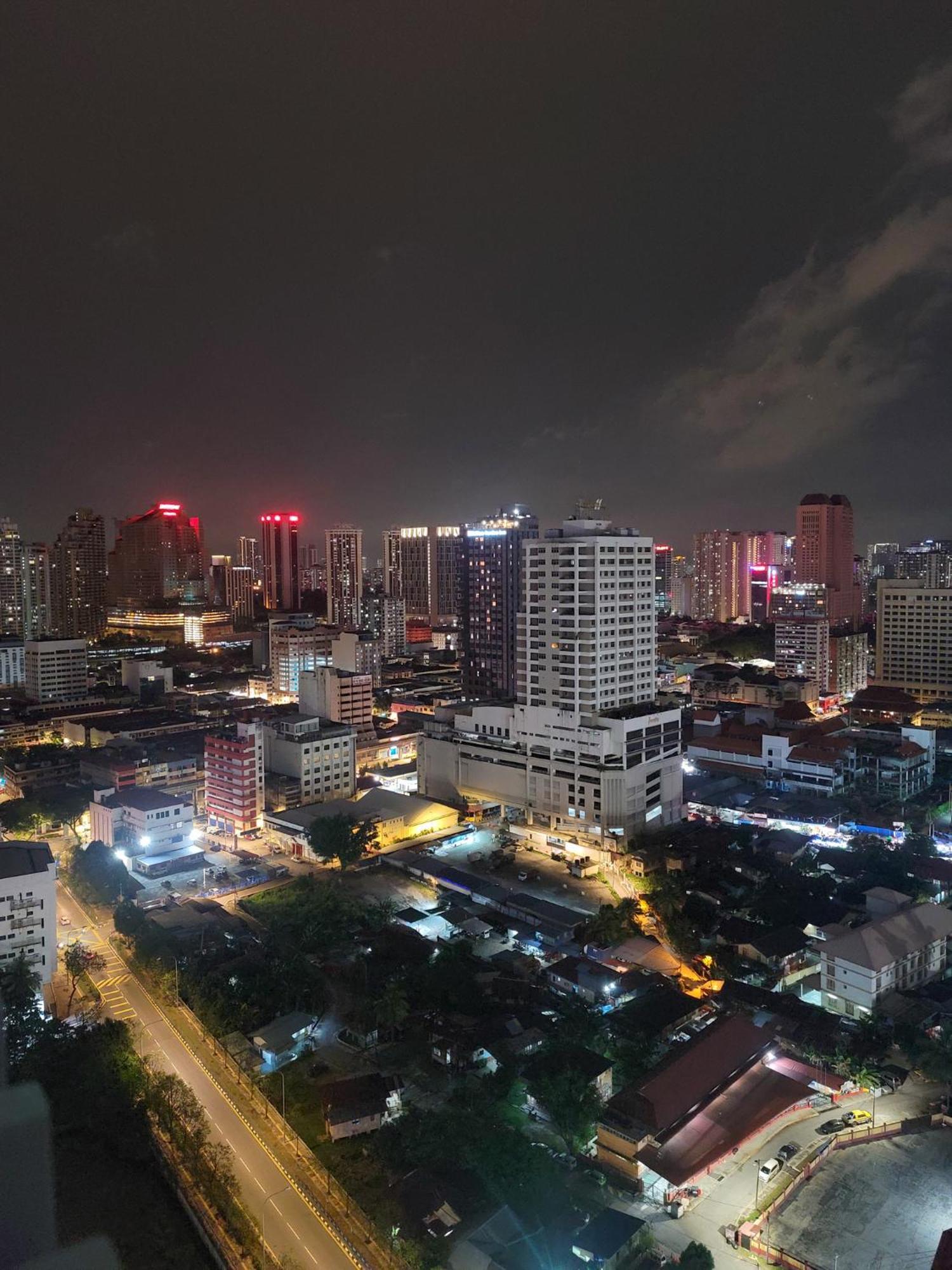 C17b Modern Balcony Infinity Pool Klcc View Pangsapuri *