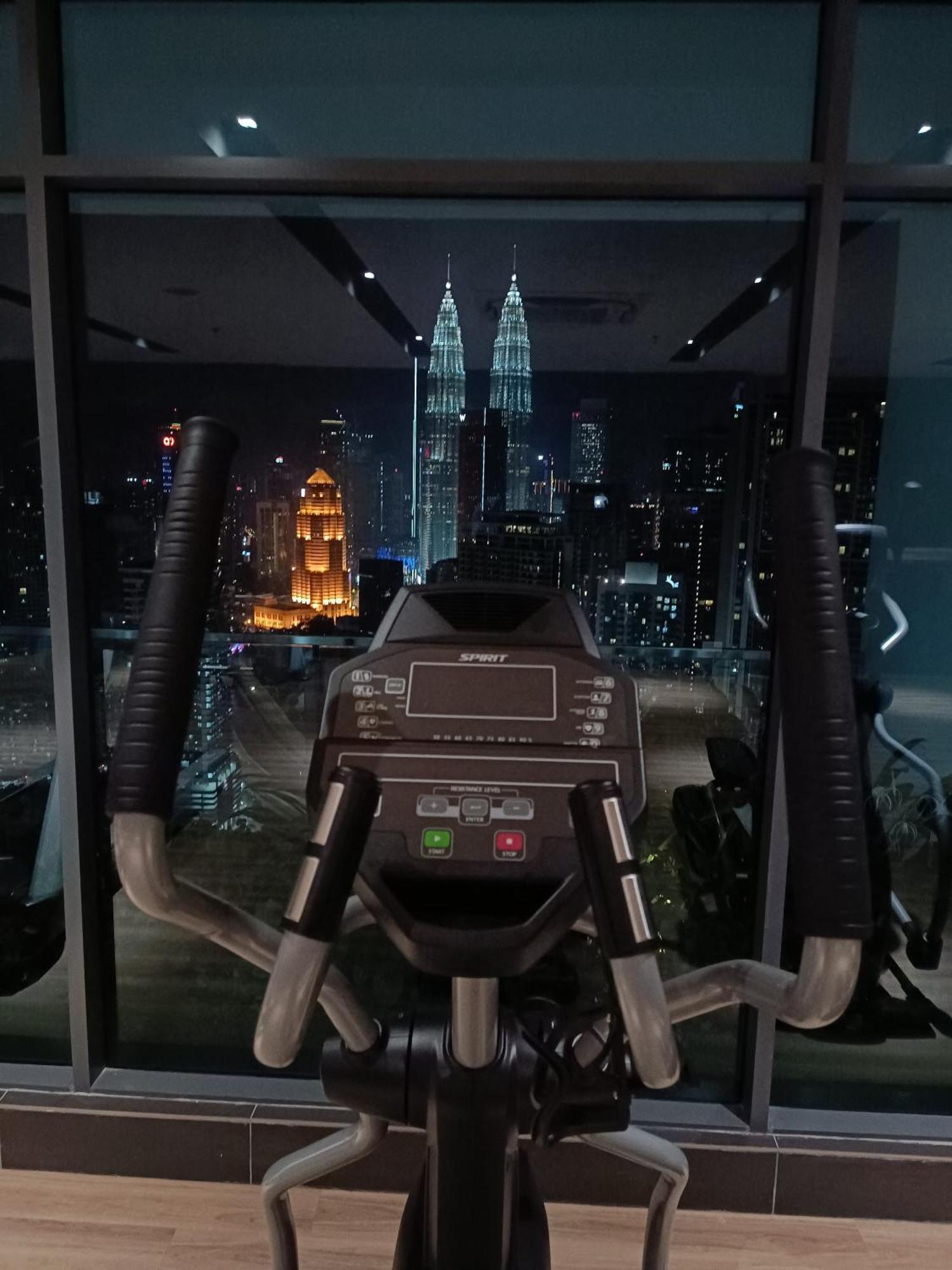 C17b Modern Balcony Infinity Pool Klcc View Kuala Lumpur