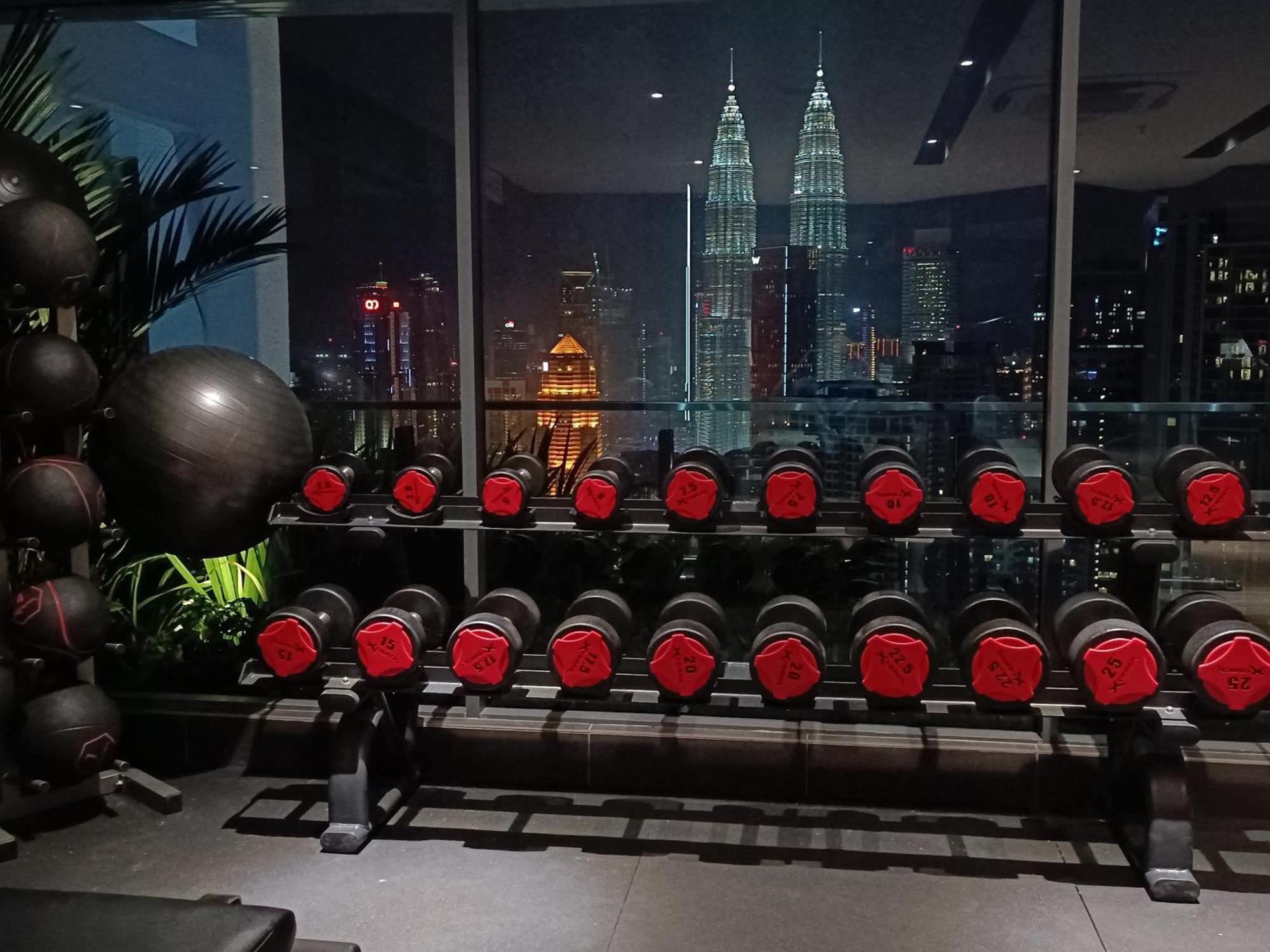 C17b Modern Balcony Infinity Pool Klcc View *